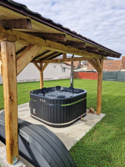 Ciubar Patrat Luxury cu incalzitor electric, 2.02 m, potrivit pentru 8 persoane