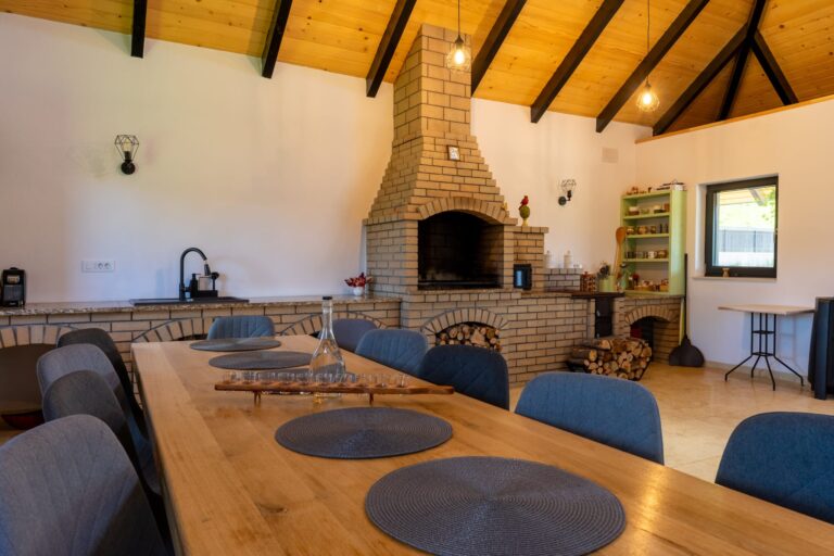 cazare gura humorului